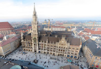 Neues_Rathaus_und_Marienplatz_Munchen.jpg