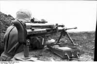 Bundesarchiv_Bild_101I-189-1250-10,_Russland-Süd,_Soldat_mit_Panzerbüchse.jpg