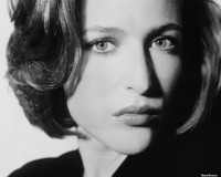 Gillian-Anderson-1280x1024-007.jpg