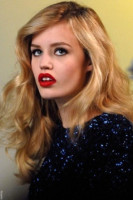 georgia-jagger-rimmel-red-lips.jpg