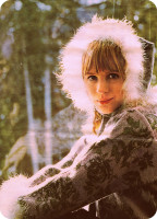 marianne-faithfull-bundled-up.jpg