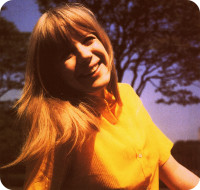 marianne-faithfull-yellow.jpg