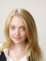 kinopoisk.ru-Dakota-Fanning-907420.jpg