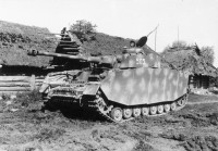 Bundesarchiv_Bild_101I-088-3734A-19A,_Russland,_Panzer_IV.jpg