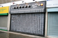 cool-storefronts-gibson-amp.jpg