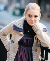 AnnaSophia-Robb-annasophia-robb-1192184_515_627.jpg