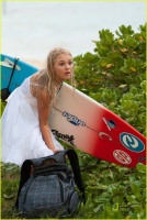 annasophia-robb-soul-surfer-look-01.jpg