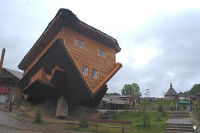 Upside-down-house-Poland-2.jpg