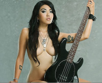 mariqueen_manding_hot_girl_bass.jpg