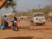 Strasse_ouaga001_2007-02.JPG