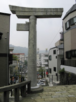 Nagasaki_One_Legged_Torii_C1946.jpg