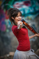 Lindsey+Stirling+303107_252422401456621_1322559.jpg