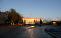 Russia-aleksandrov-courthouse,lenin_statue.jpg