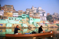 10_Varanasi_from_boat[1].jpg