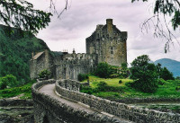 800px-Eilean_donan_castle.JPG