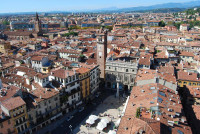 Verona_-_piazza_Erbe_from_Lamberti_tower.jpg