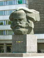 Karl-Marx-Monument_in_Chemnitz.jpg