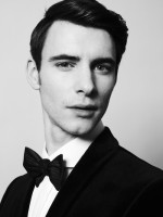 harry-lloyd.jpg