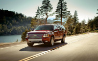 2013-Chevrolet-Suburban-SUV_Image-03-1680.jpg