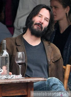 Keanu-Reeves-beard-nyc-drinking-wine-signing-autog.jpg