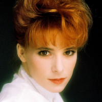 mylene-farmer-avant-2738253vpkpj.jpg