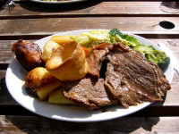 800px-Sunday_roast_-_roast_beef_1.jpg