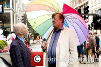 stephen-fry-holding-a-rainbow-coloured-umbrella_58.jpg