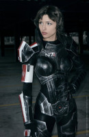 Fem-Shepard-Cosplay-AngelaBermudez.jpg