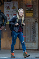 annasophia-robb-strolling-out-in-nyc_2.jpg