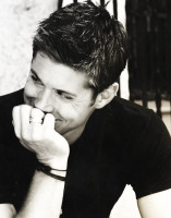 jensen-ackles-beautiful-black-and-white-smile-Favi.jpg