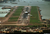 Boeing-747-422_United-Airlines_Hong-Kong-Kai-Tak-I.jpg