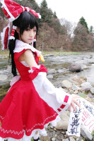 Touhou-Cosplay-Reimu-Hakurei.jpg