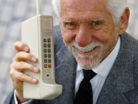 Pervyj-mobilnyj-telefon-Motorola-DynaTAC-31.jpg