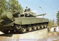 T-80B_pamytnik_Sertolovo_2002_04.jpg