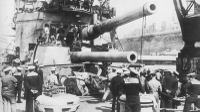 HMS-Agamemnon-has-her-guns-replaced-during-a-refit.jpg