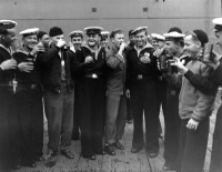 us_soviet_sailors_on_vj_day1.99h63pokx80so0w08ggg0.jpeg