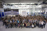 Dragon_capsule_and_SpaceX_employees_(16491695667).jpg