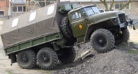 Ural-375D-im-Gelände.jpg