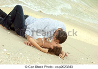 femme-mouillé-baisers-homme-plage-photos-sous-lice.jpg