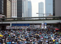 2019-06-12_Hong_Kong_demonstrators_on_Harcourt_Roa.jpg