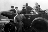 Lenin_Krupskaya_and_Ulyanova_in_car_at_Red_Army_pa.jpg