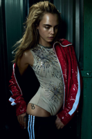 p249-cara-by-mario-testino-vogue-august-issue-3aug.jpg