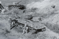 Т-34-85, подбитые огнём 90-мм орудий. Корея, сентябрь 1950 года.png